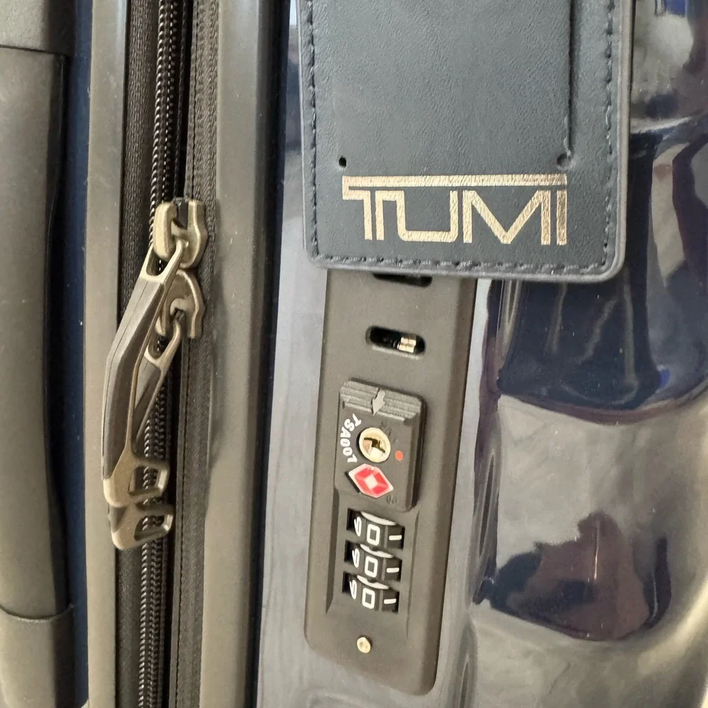 TUMI 19 DEGREE Continental Expandable 4 Wheeled Carry-On Blue